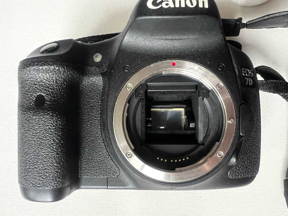 Фотоапарат Canon 7D + f2,8 Canon EF-S 17-55