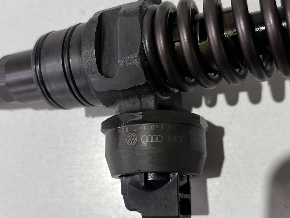 Форсунка насос форсунка 1.9 BLS Passat B6 Skoda A5 Caddy Golf 5 073 BN