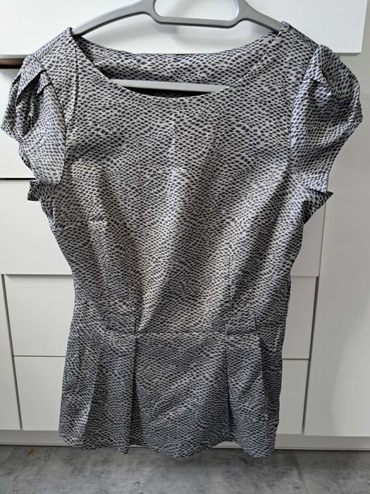 Bardzo ładna bluzka z baskinką