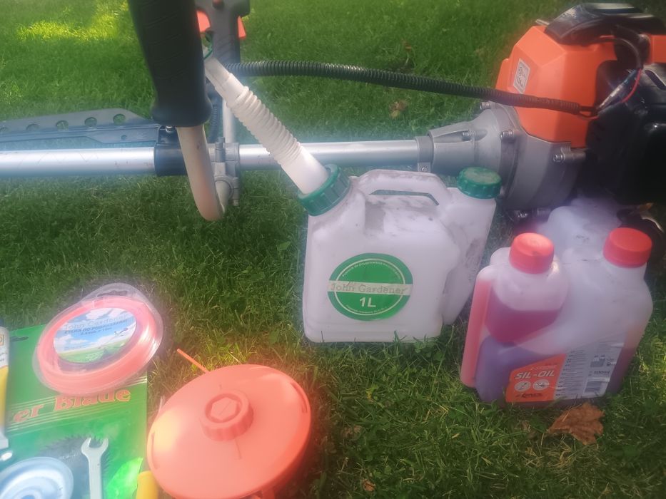 Kosa podkaszarka spalinowa z nowym silnikiem plus cały drugi w częścia