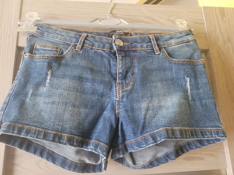 Krótkie spodenki jeansowe Sinsay