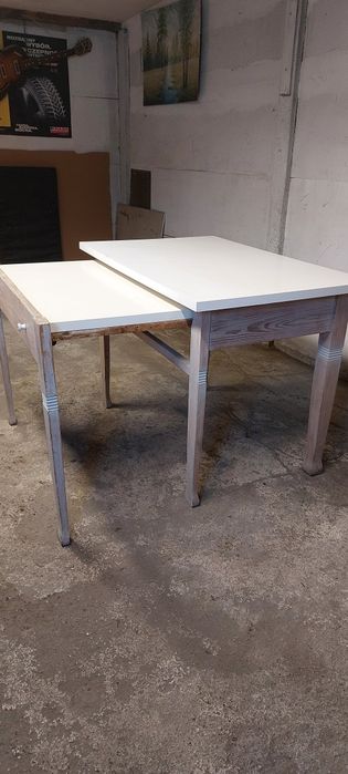 Stół kuchenny z szufladą na miski