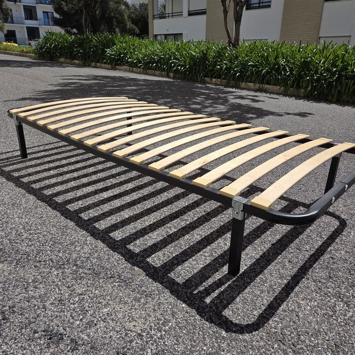 Estrado com pés (+ colchão) 90cm