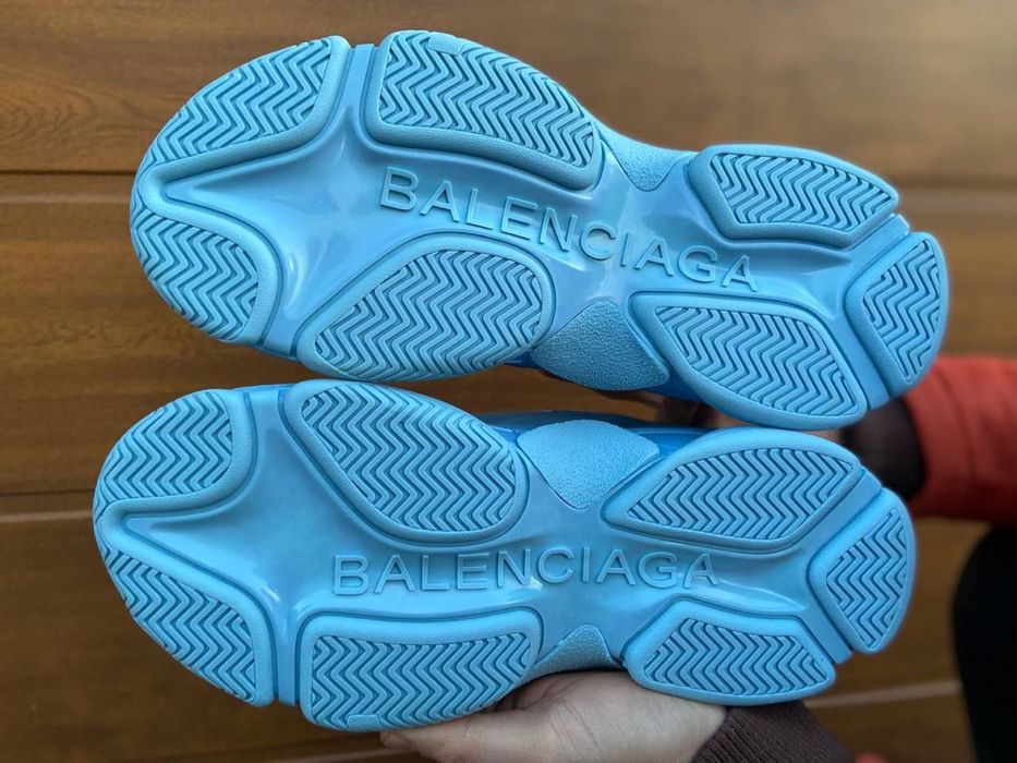 Оригінальні кросівки Balenciaga Triple S