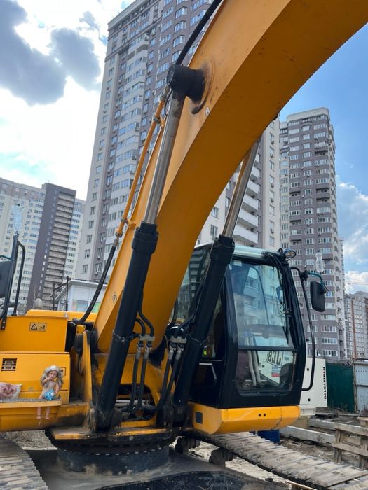Продам гусеничний екскаватор JCB JS330 LC
