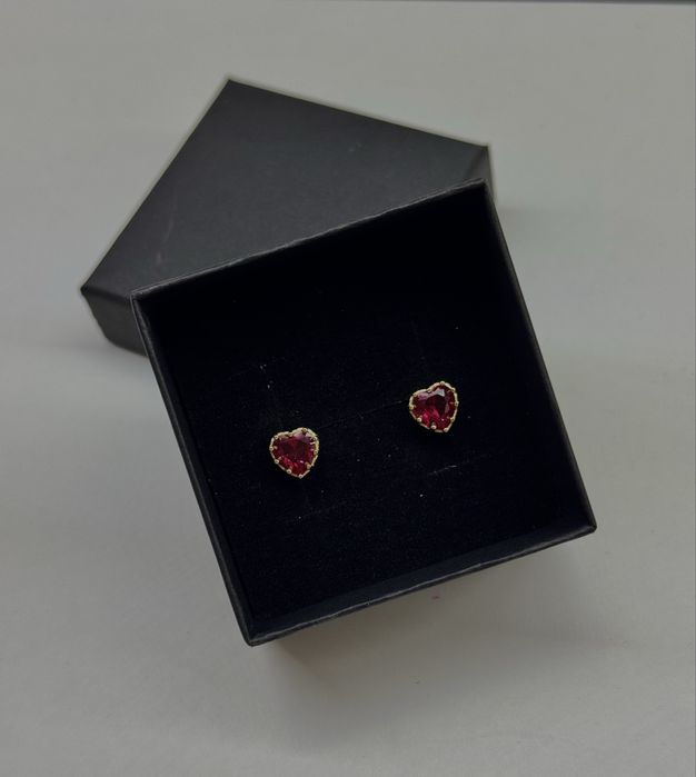 Kolczyki wkrętki damskie serduszka serca złoty kolor różowe z pudełkie