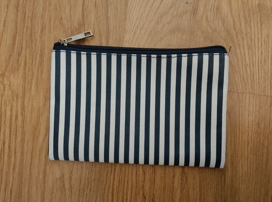 Kosmetyczka w paski