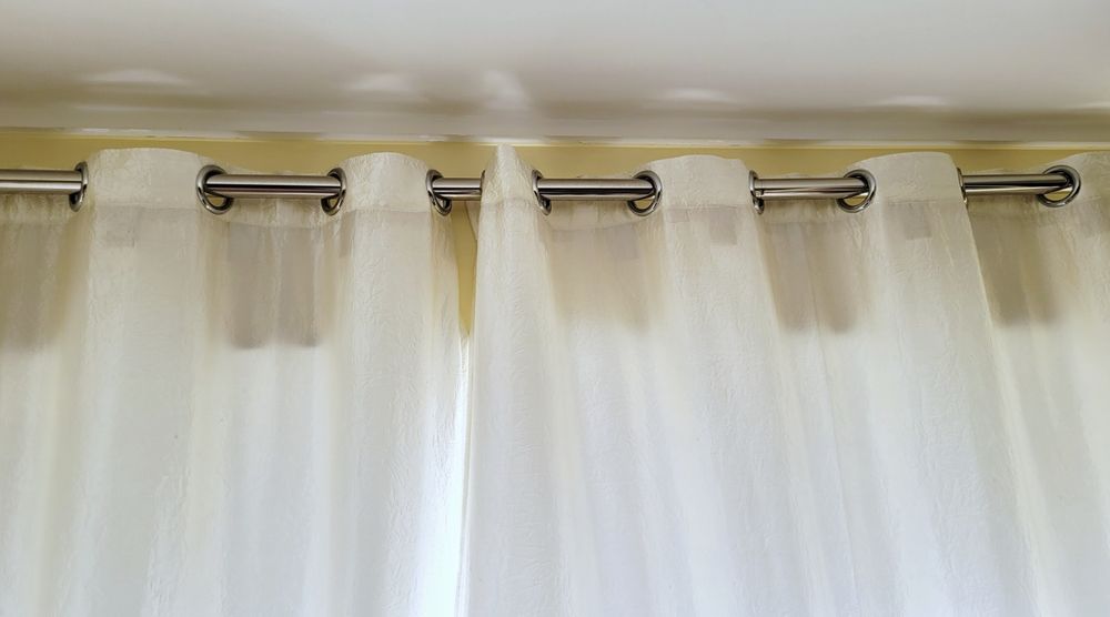Telescopic Curtain Rod Without Drilling — Limited-Time Offer.