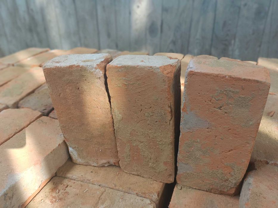 Cegła czerwona rozbiórkowa