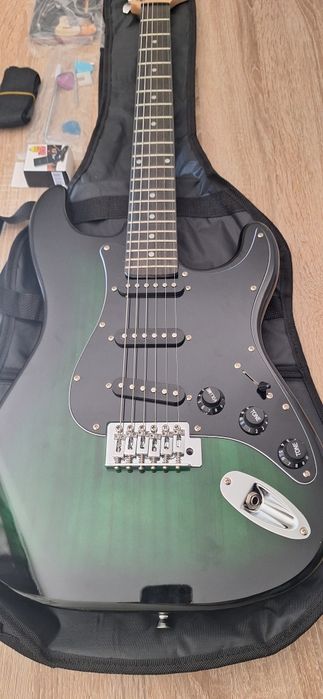 Guitarra Elétrica (como nova)