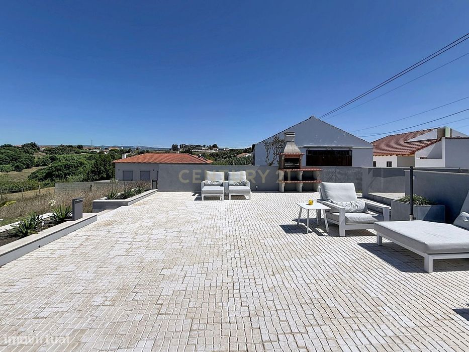 Moradia isolada com amplo terreno de 1.350 m², junto a Alcobaça