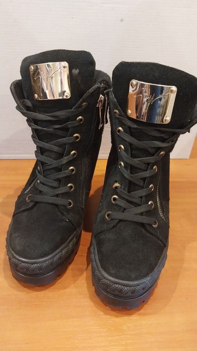 Продам женские зимние кожаные ботинки на танкетке  Lonza. РАЗМЕР 36