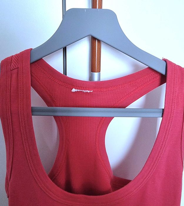 Top em tom cereja, tamanho S