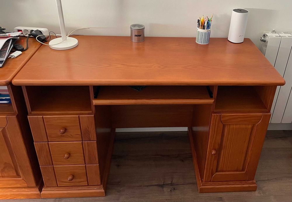 Secretária em madeira maciça