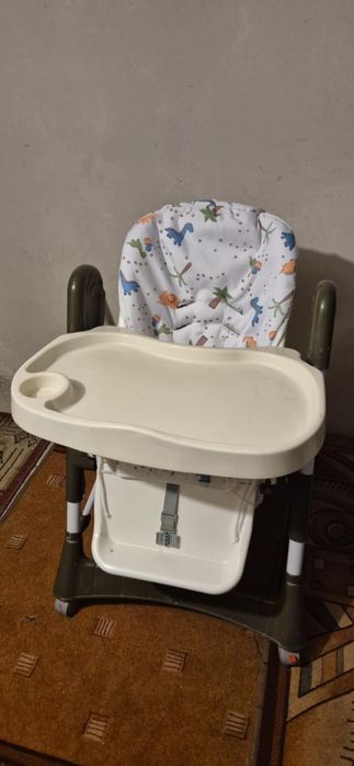 Krzesełko do karmienia dla dziecka