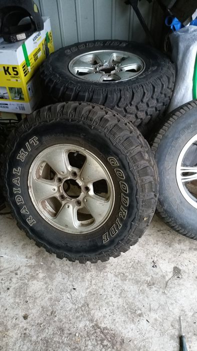 Продам грязяву резину 30.9.5.r15.