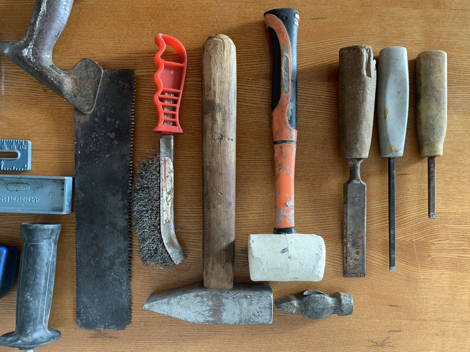 Угол строительный Молоток Стамезки Степлер Рулетка Щетка Ручка