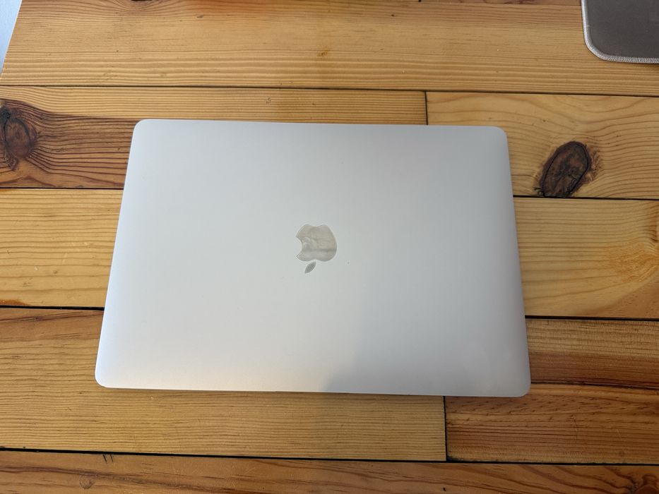 Macbook Air M1 - 245 GB • 8RAM