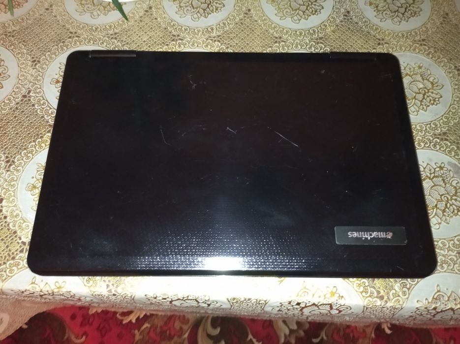 Продам ноутбук eMachines E725