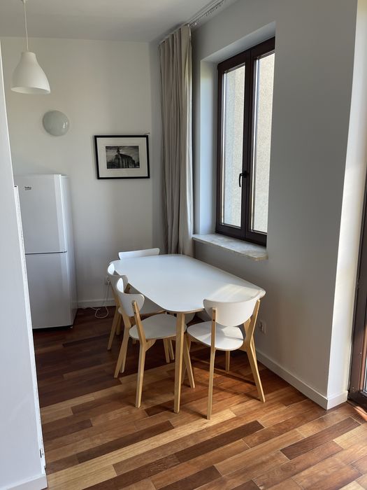 Kawalerka 39 m² z aneksem kuchennym i balkonem. Po remoncie