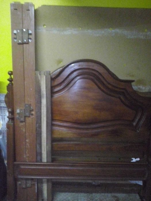 Cama de casal madeira bom estado