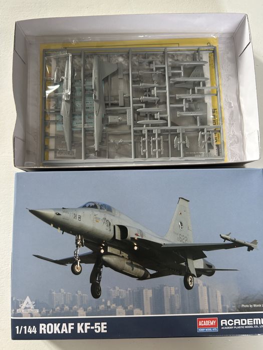Samolot Rokaf KF-5E model do sklejenia Academy 12644