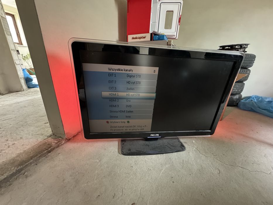 Telewizor Philips z pilotem