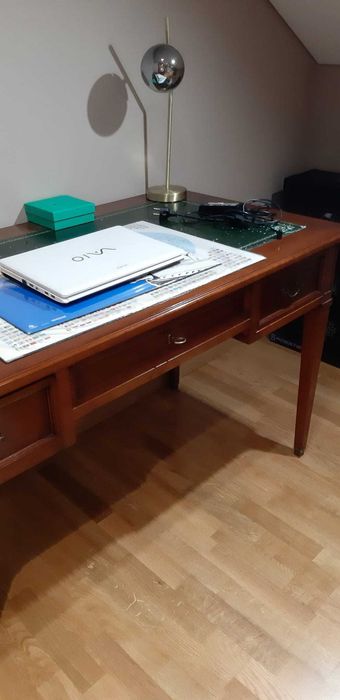 Escritório com vitrine/mostrador