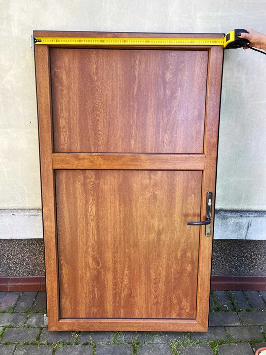 Продам новые металло-пластиковые двери без лутки 1.5 м х 0,88 м