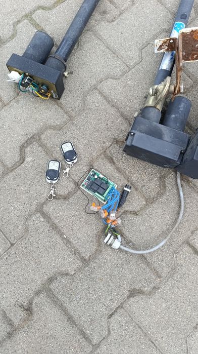 Napęd do bramy dwuskrzydłowej rozchylnej komplet