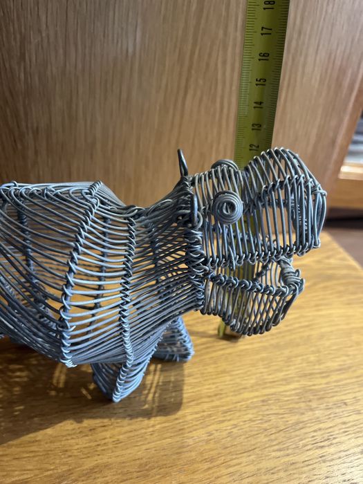 Escultura hipopotamo em arame