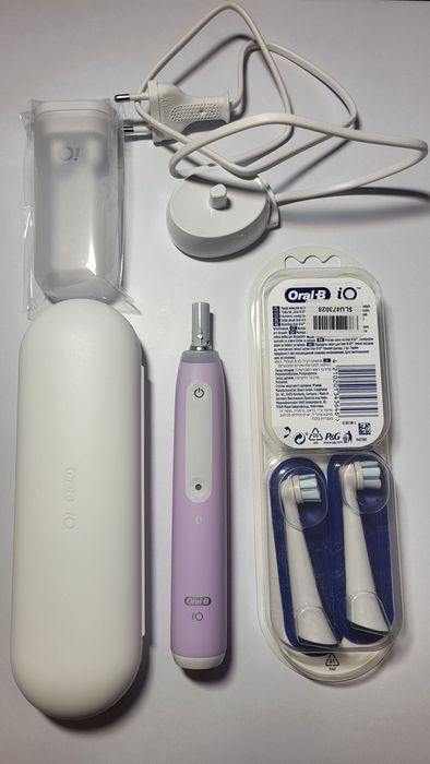 Зубна щітка електрична фіолетова Oral-B Braun iO Серія 4