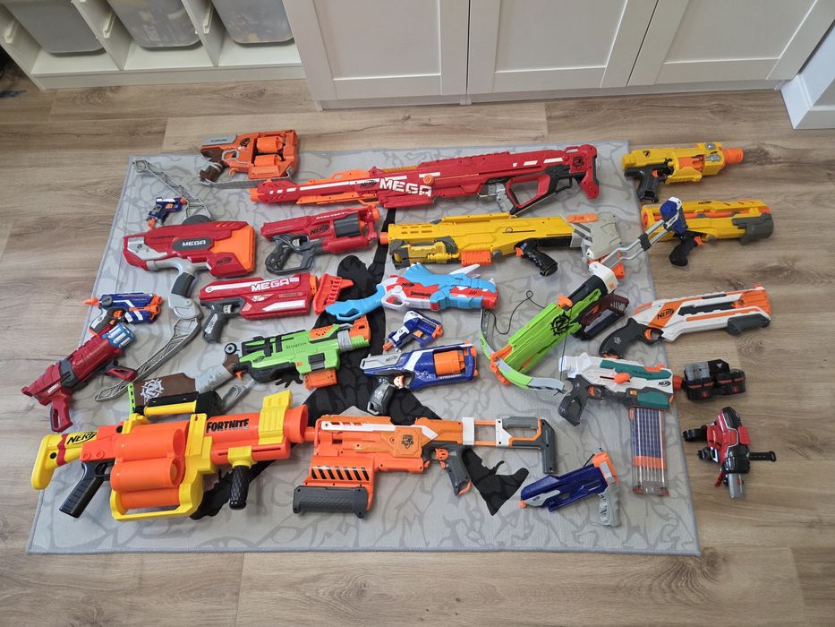 Wielki zestaw Nerf z dodatkami