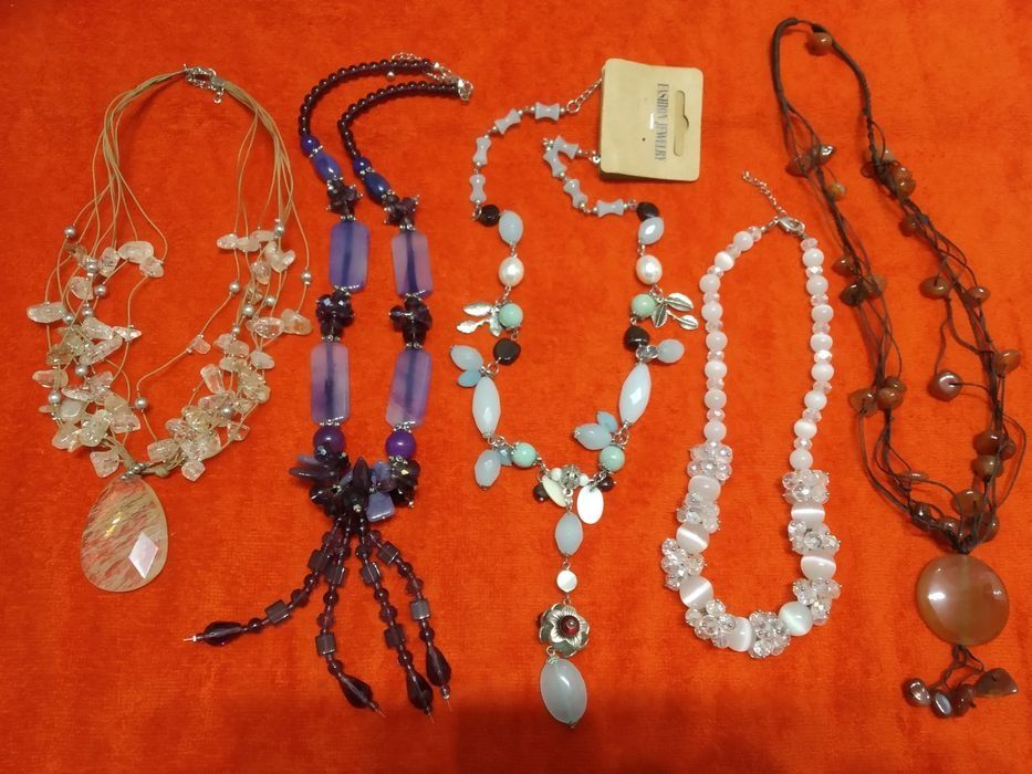 Набір  біжутерія avon та намисто з натурального каменю