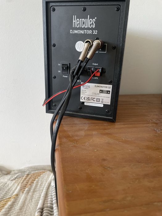 Monitores de audio para estúdio