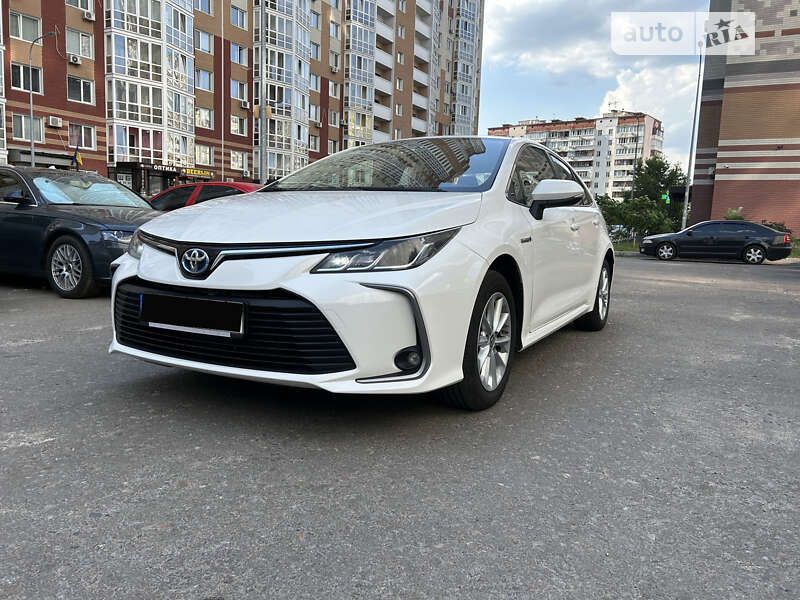 Інструктор з водіння на  Toyota як в СЦМВС