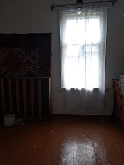 Пів будинку  вул.Поштова10