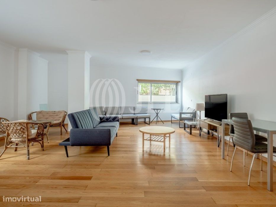 Apartamento T4, com terraço e estacionamento, em Lisboa