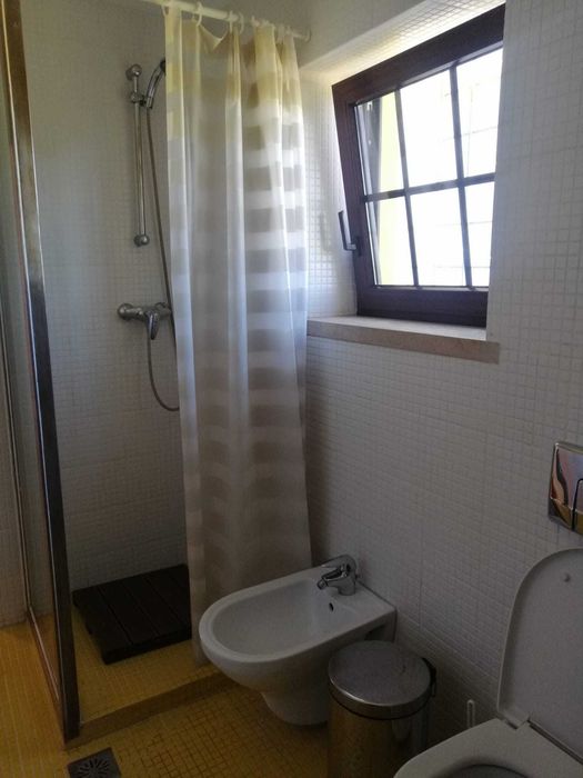 Quarto Albufeira / Guia numa vivenda com despesas incluídas