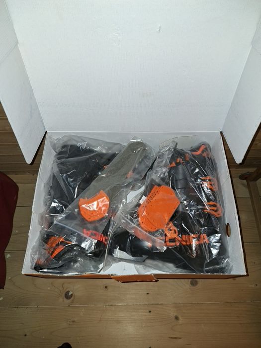 Гірськолижні черевики TECNICA FIREBIRD R 130, розмір 27.5, нові