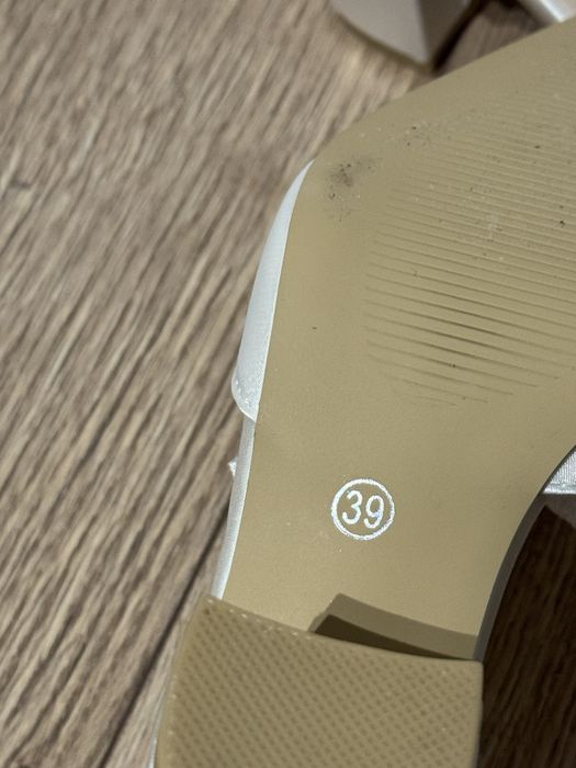 buty ślubne na obcasie z kokardkami