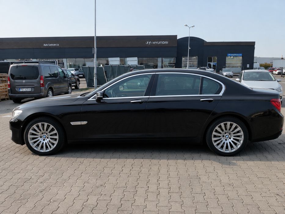 BMW  F02 750Li xDrive 4.4 V8 450 KM