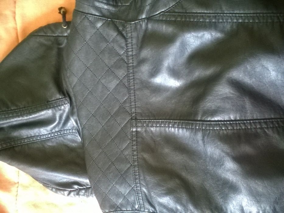 Casaco em pele sintética para menino forrado a pelo