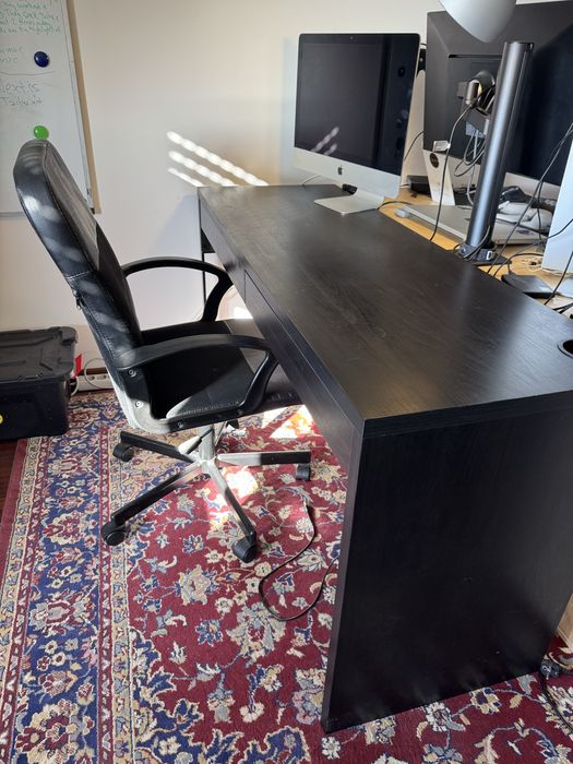 Secretaria Micke ikea. Com cadeira