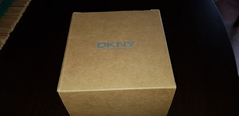 Relógio DKNY rigorosamente novo