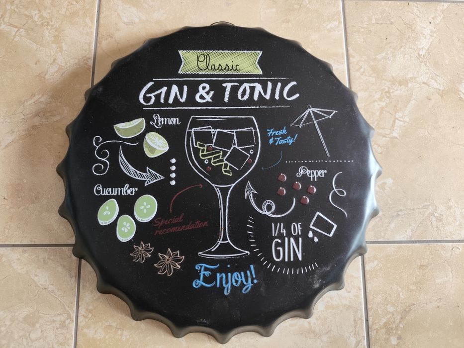 3 caricas decorativas Redbull