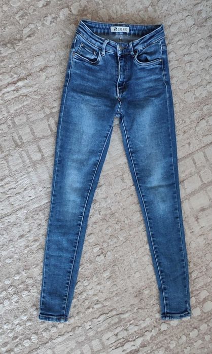 Jeansy w rozmiarze XS