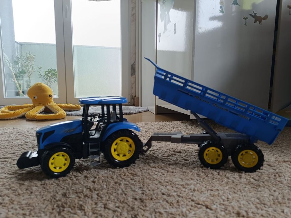 Trator Agrícola com Atrelado Basculante (Power Farm)
