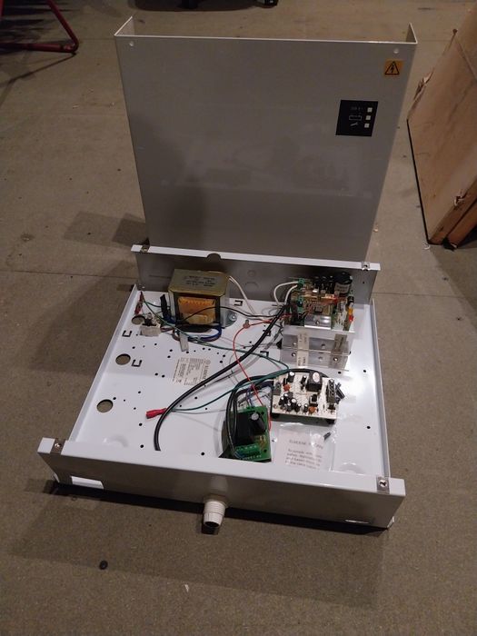 Skrzynka elektryczna, zasilanie awaryjne