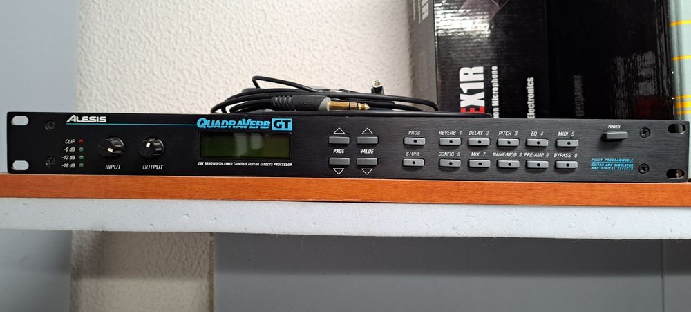 Processador de efeitos alesis quadraverb gt
